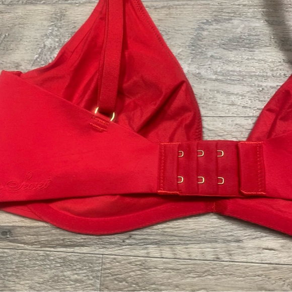 Victoria Secret Incredible Unlined Plunge Bra - Picture 5 of 15